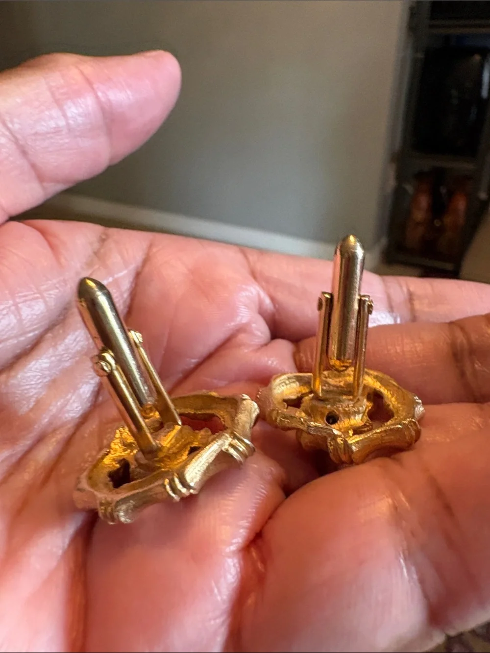 Gold-Tone Floral Cluster Cuff Links withBlack black Rhinestone